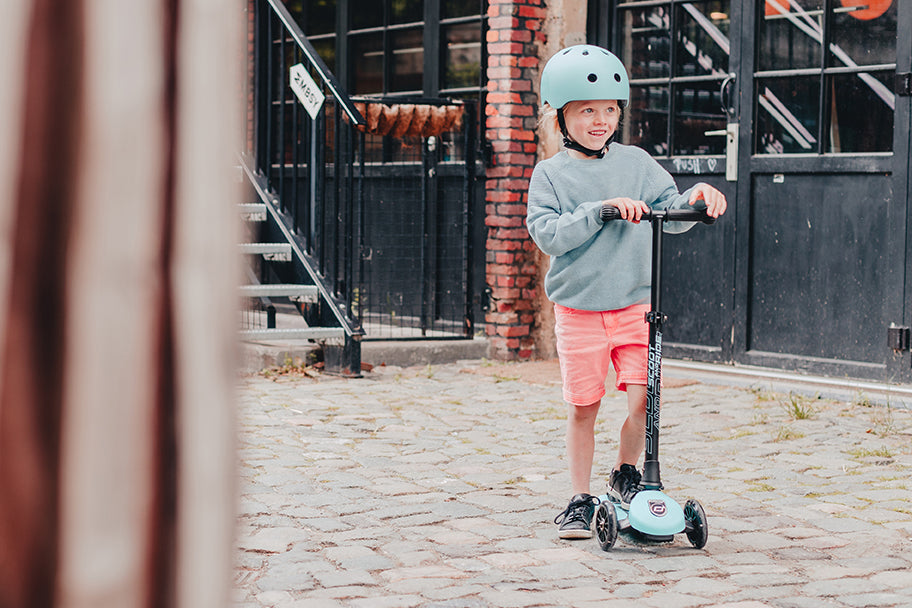 Scoot & Ride Highwaykick 3 LED foldaway scooter - Blueberry