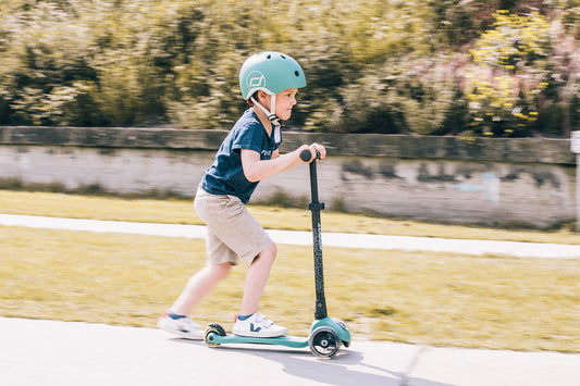 Scoot & Ride Highwaykick 3 LED foldaway scooter - Forest