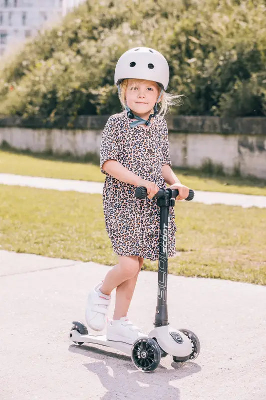 Scoot & Ride Highwaykick 3 LED foldaway scooter - Ash