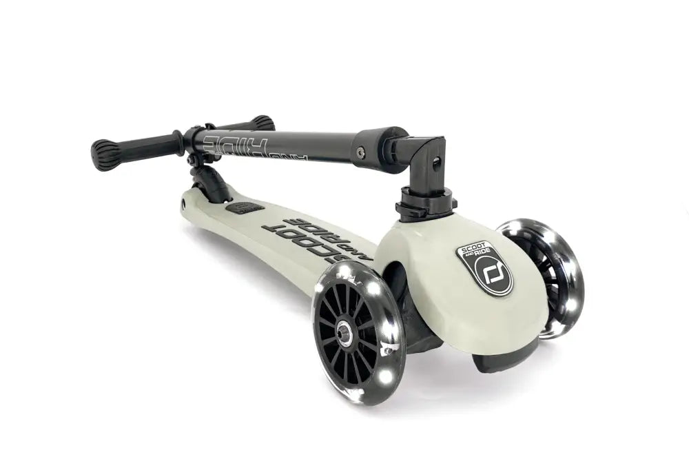 Scoot & Ride Highwaykick 3 LED foldaway scooter - Ash