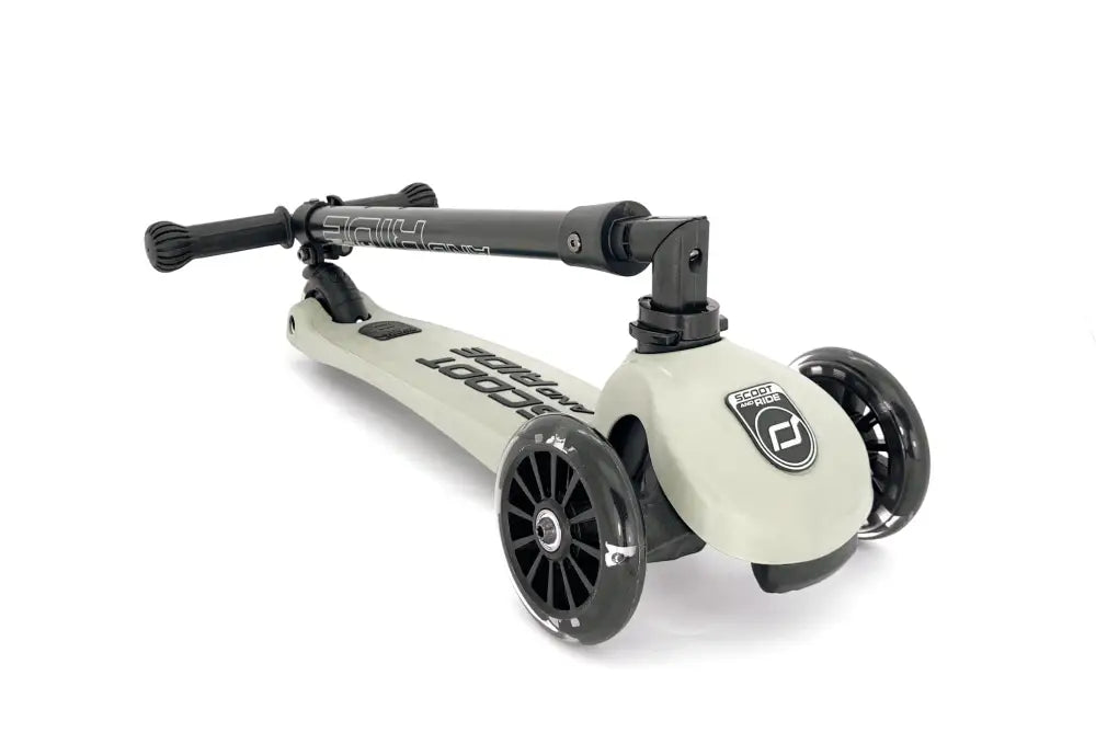 Scoot & Ride Highwaykick 3 LED foldaway scooter - Ash