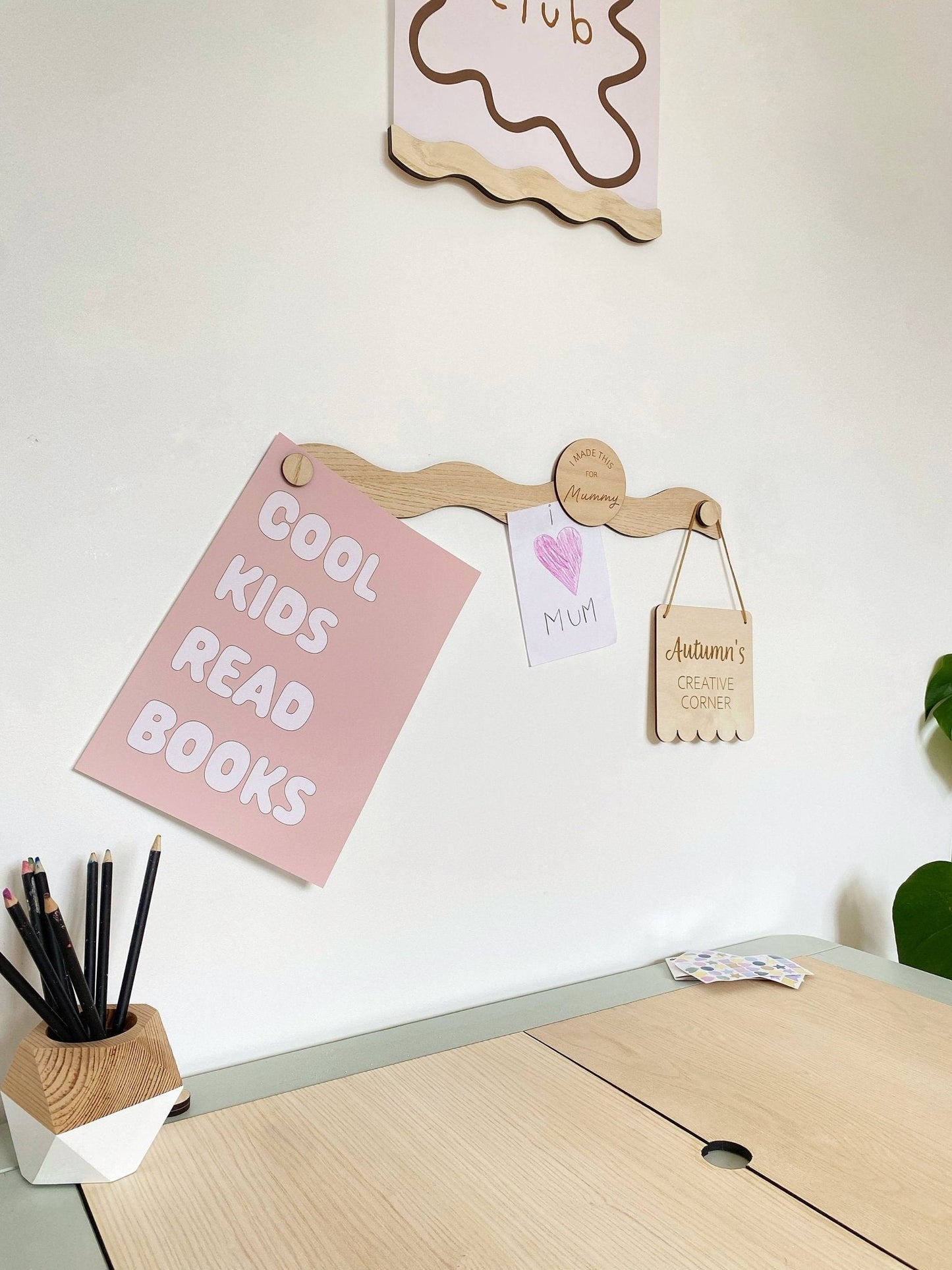 Autumn's Corner The Art Display Bar - Wavy - Ash